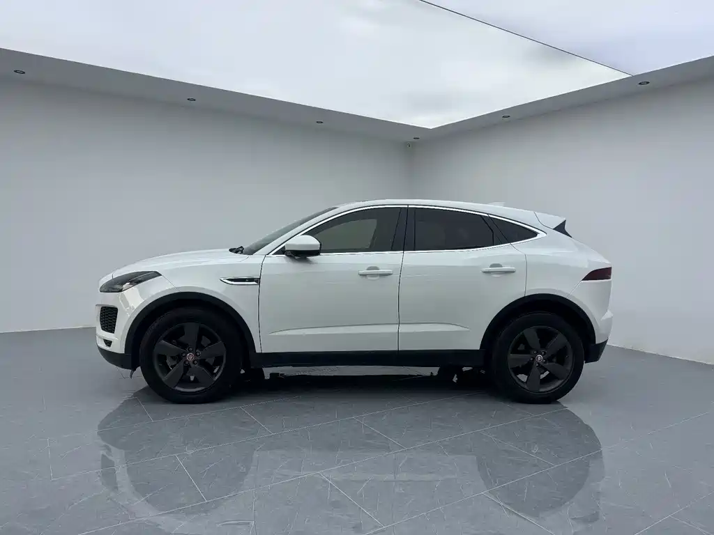 Jaguar E-PACE — фото 10