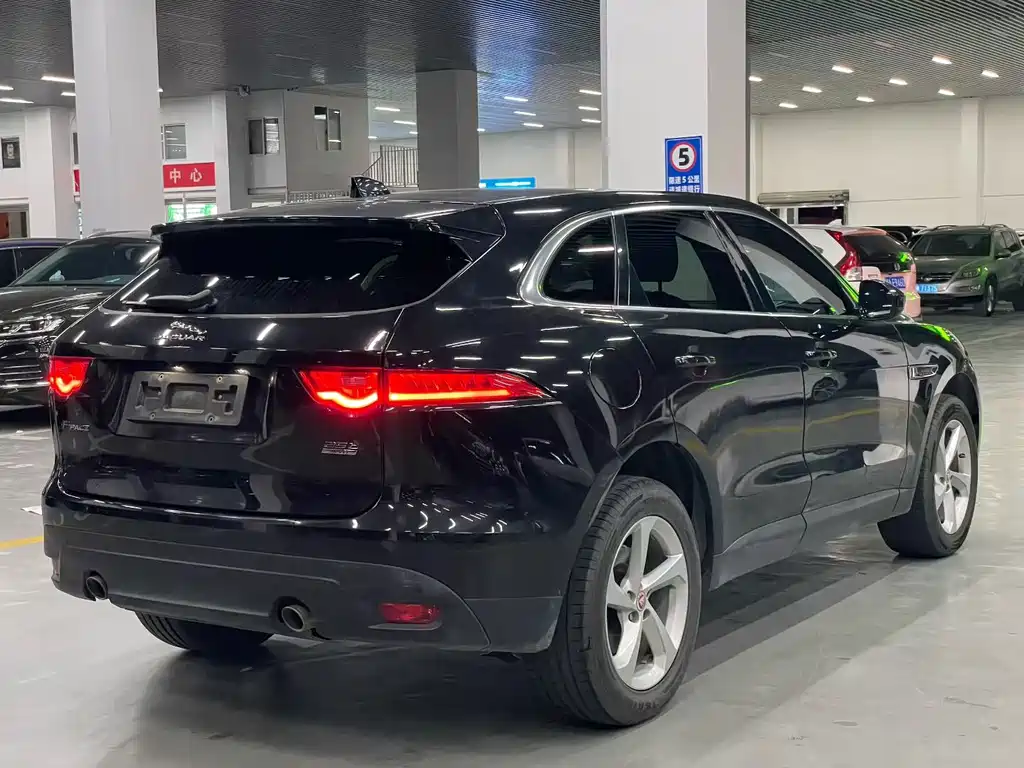 Jaguar F-PACE — фото 17