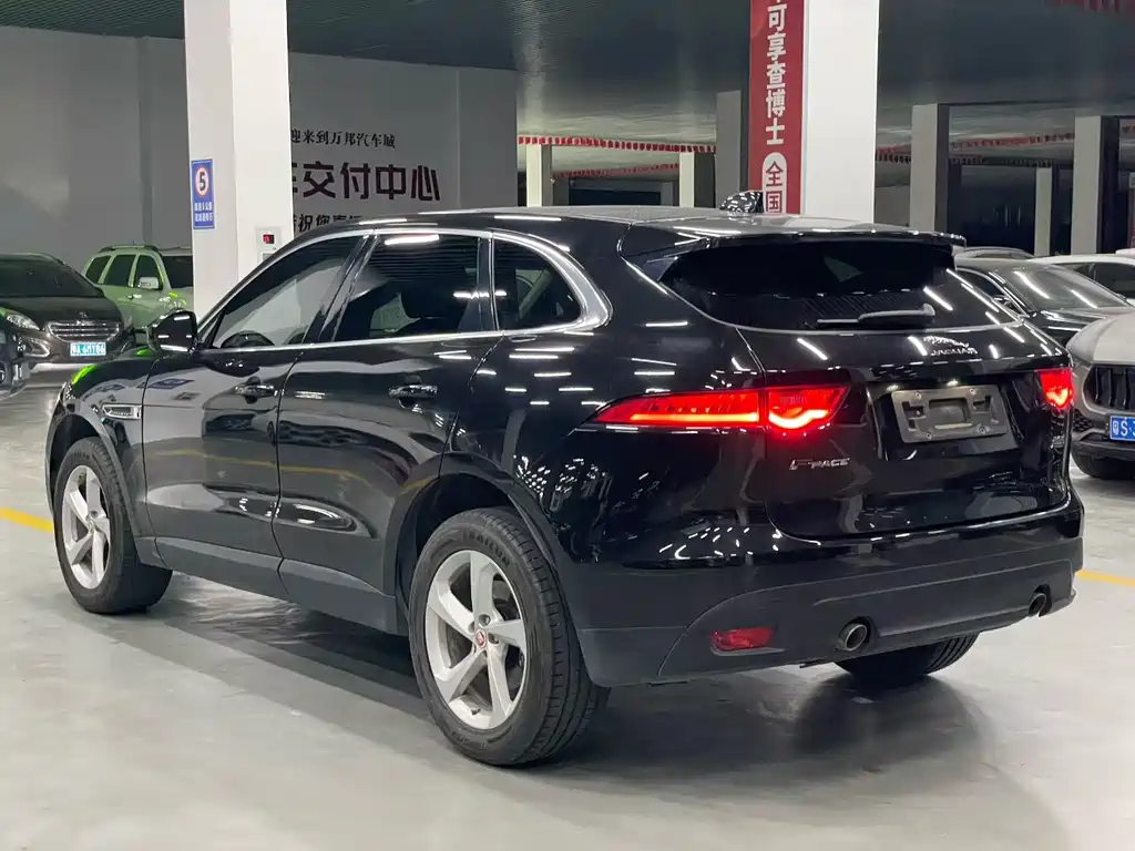Jaguar F-PACE — фото 19