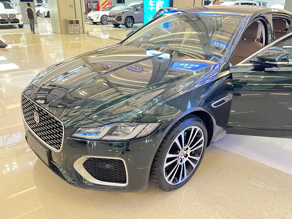 Jaguar XFL — фото 2