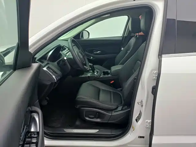 Jaguar E-PACE — фото 11