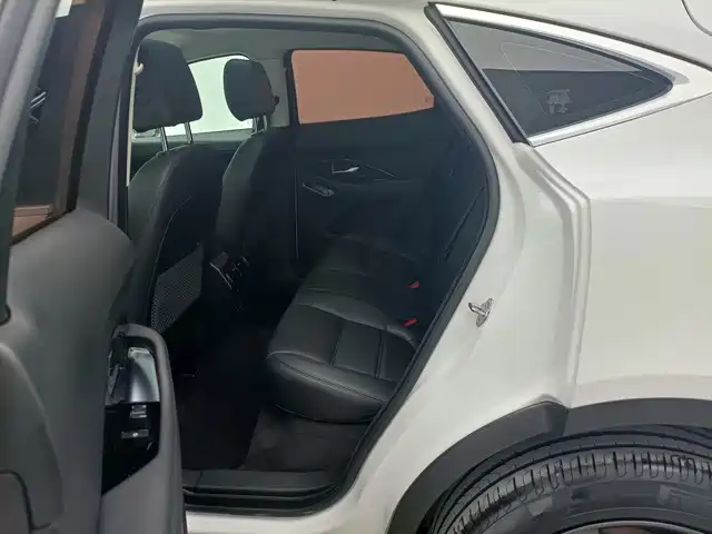 Jaguar E-PACE — фото 14