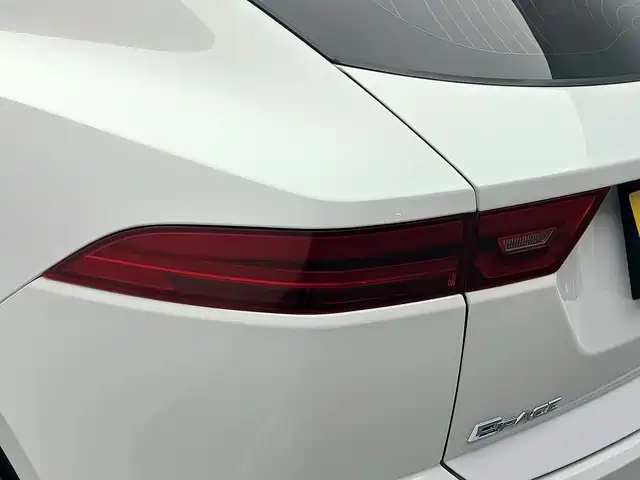 Jaguar E-PACE — фото 15