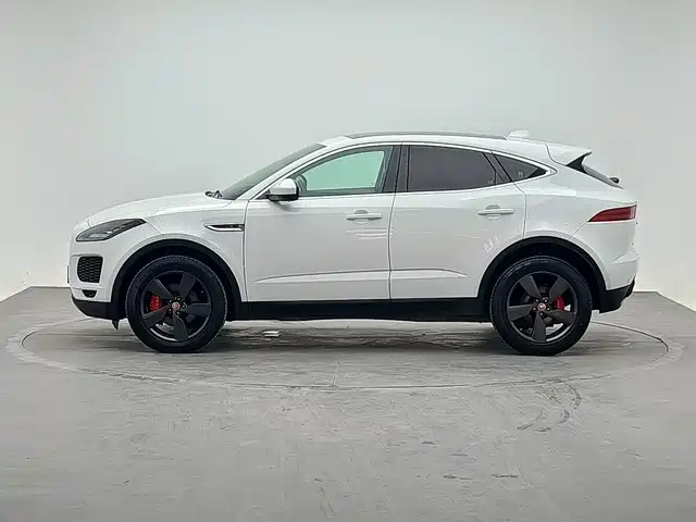 Jaguar E-PACE — фото 3