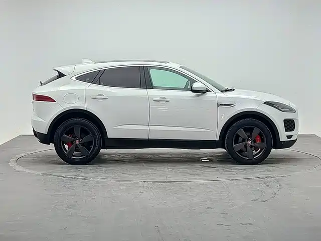 Jaguar E-PACE — фото 4