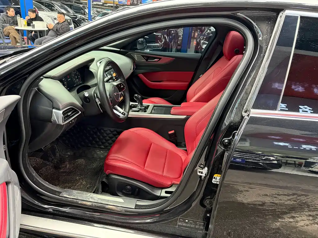 Jaguar XEL — фото 6