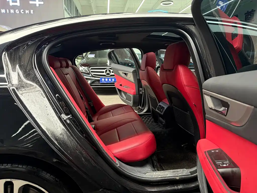 Jaguar XEL — фото 10