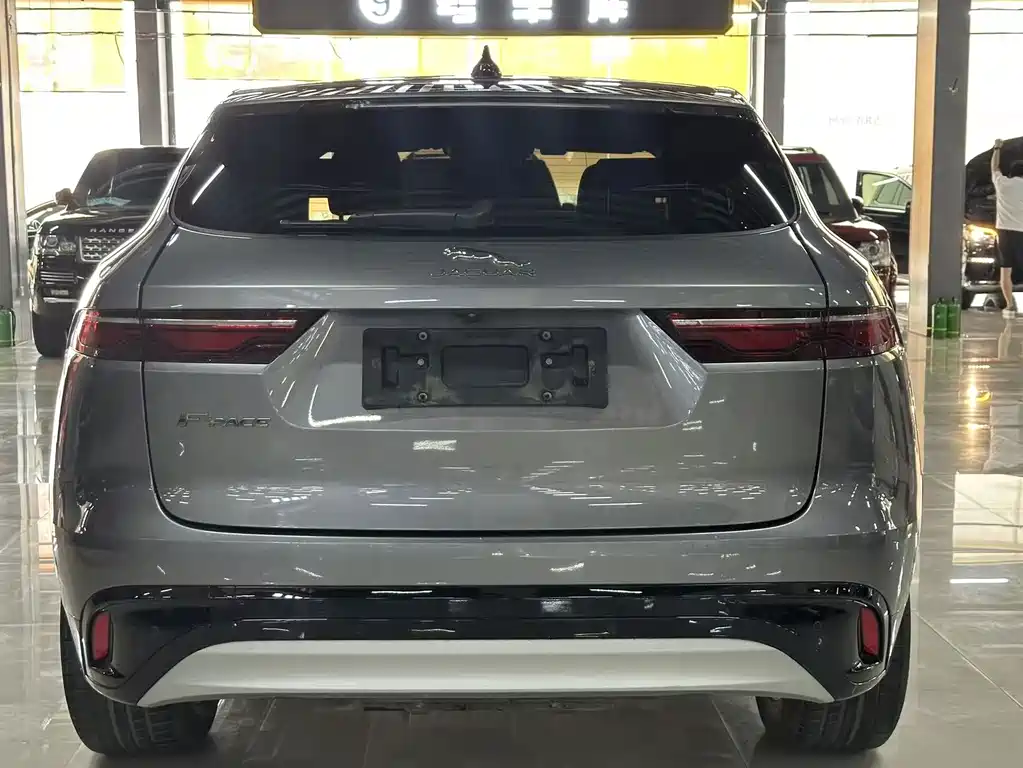 Jaguar F-PACE — фото 8
