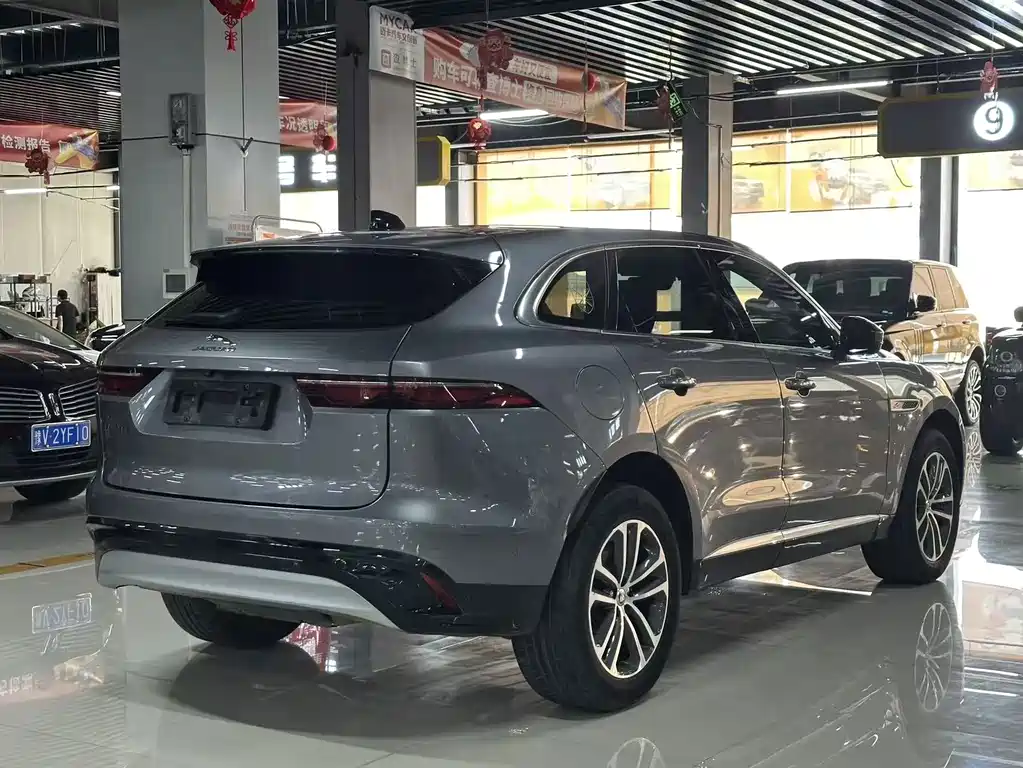 Jaguar F-PACE — фото 9