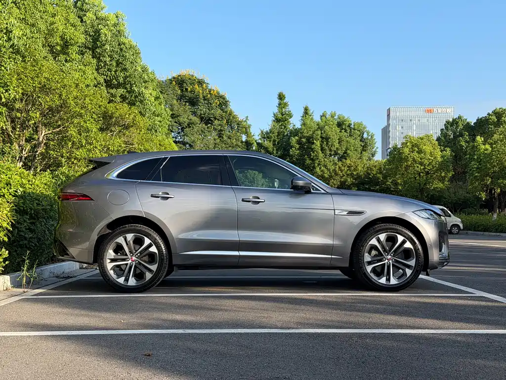 Jaguar F-PACE — фото 4