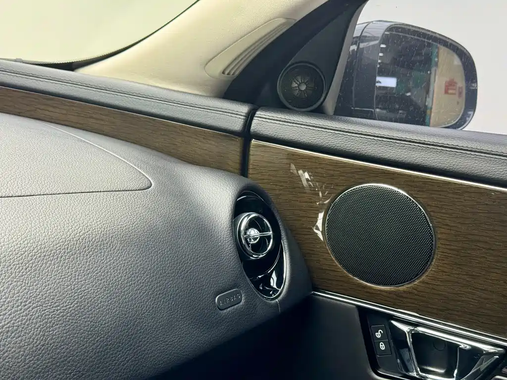 Jaguar XJ — фото 13