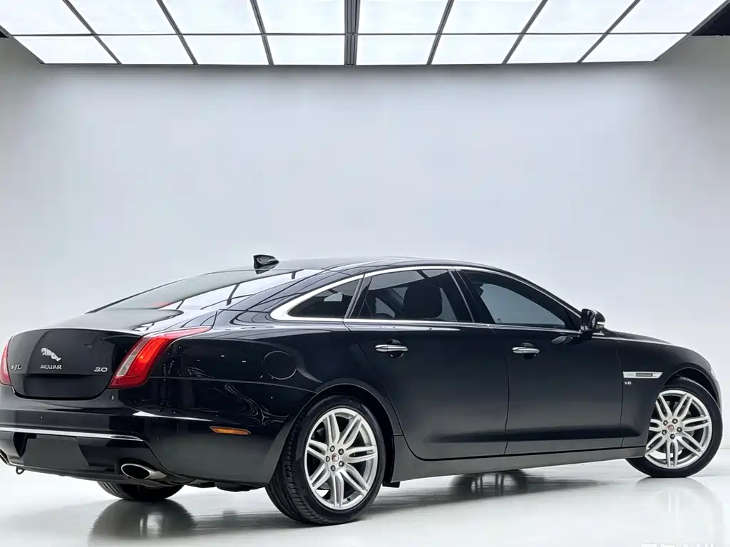Jaguar XJ — фото 3