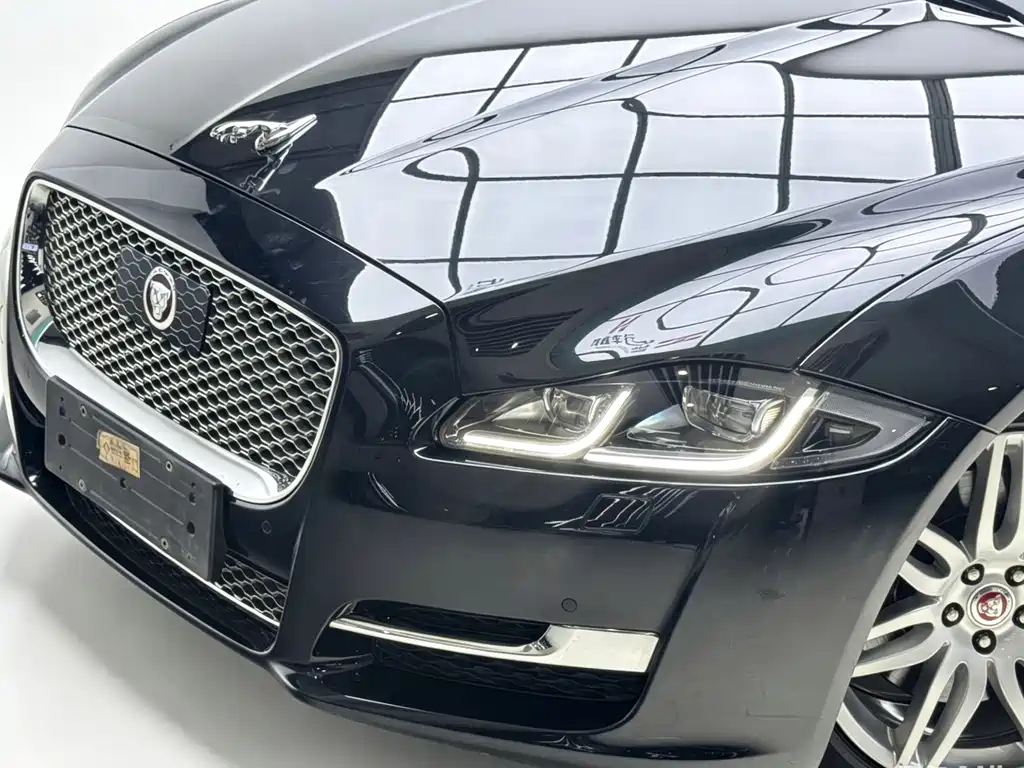 Jaguar XJ — фото 6