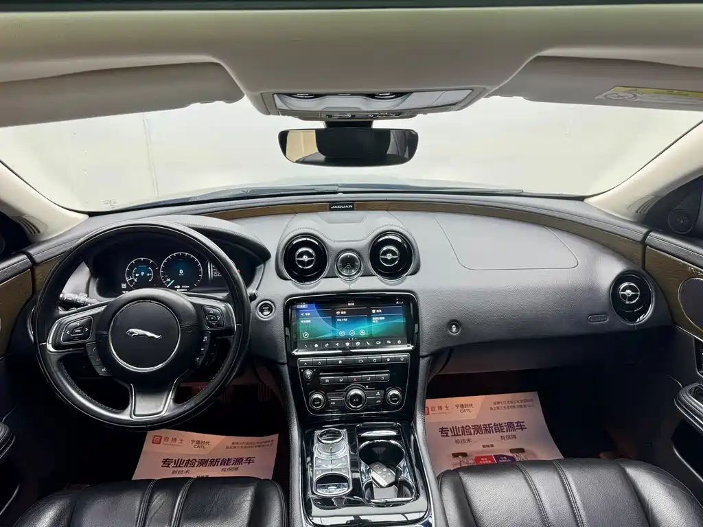 Jaguar XJ — фото 7