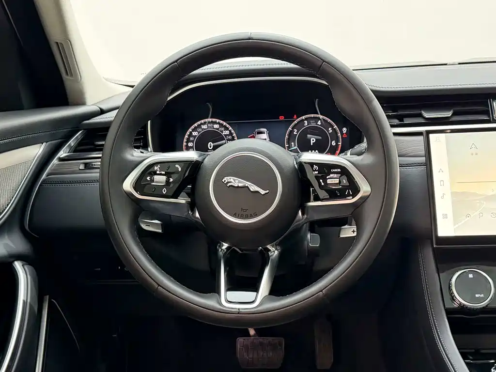 Jaguar XFL — фото 14