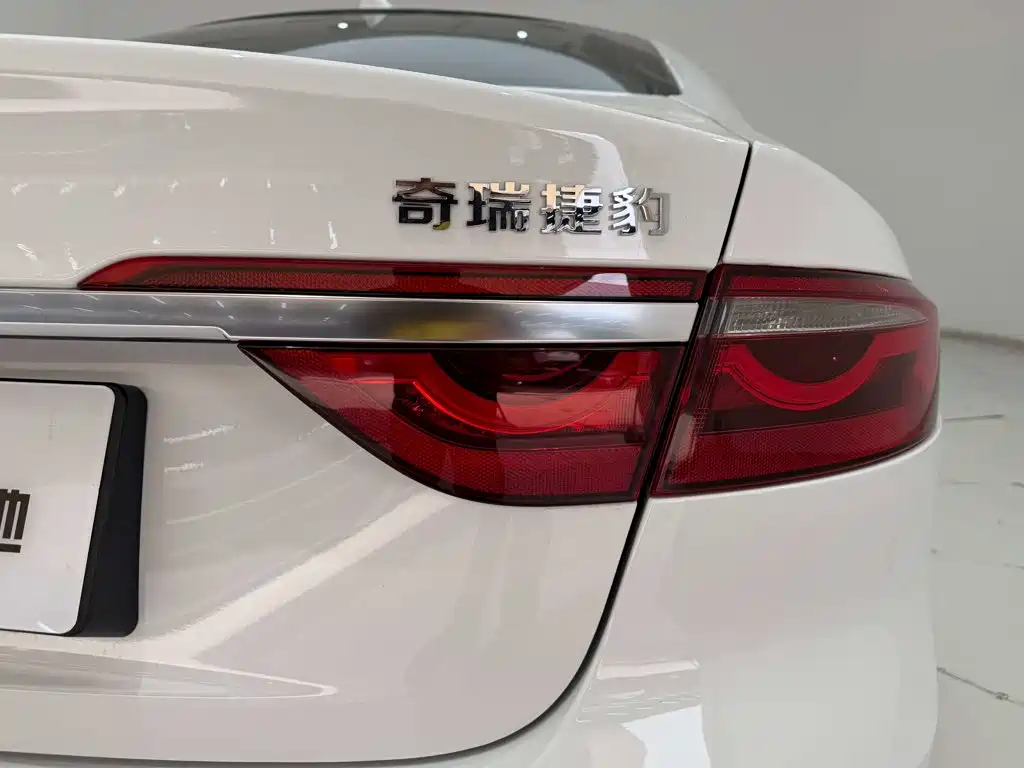 Jaguar XFL — фото 10