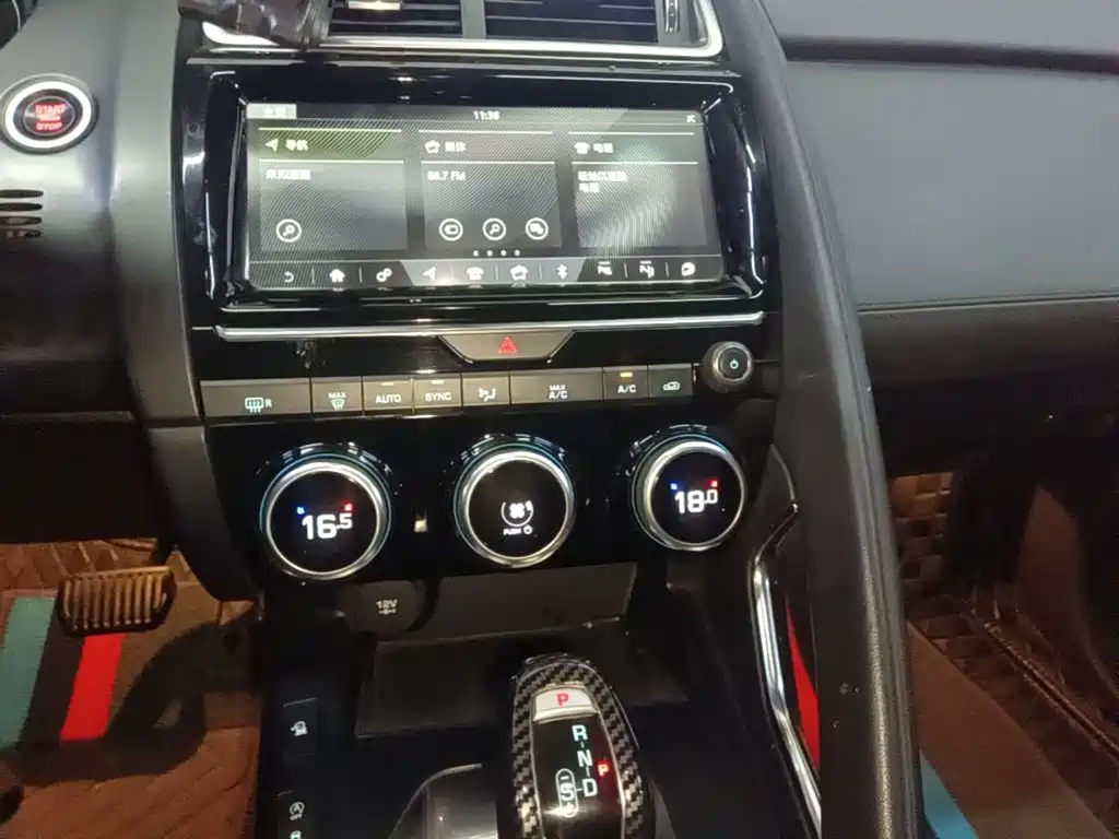 Jaguar E-PACE — фото 13