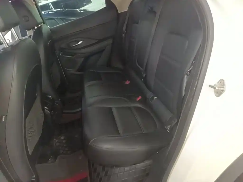 Jaguar E-PACE — фото 17