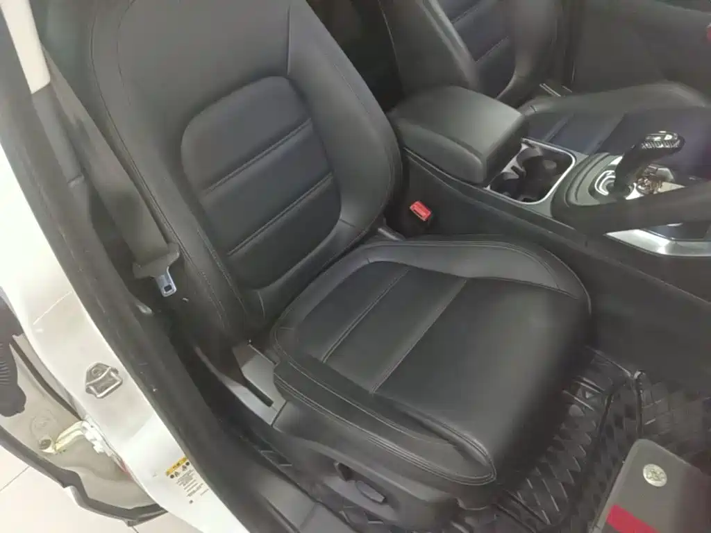Jaguar E-PACE — фото 25