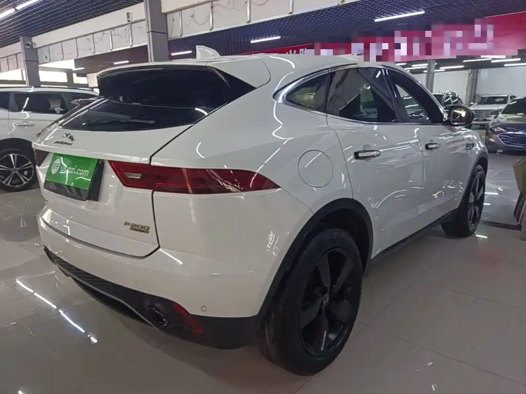 Jaguar E-PACE — фото 7