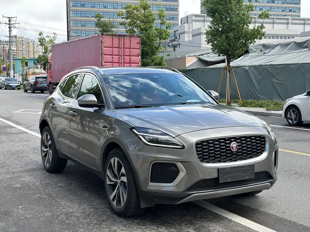 Jaguar E-PACE — фото 3