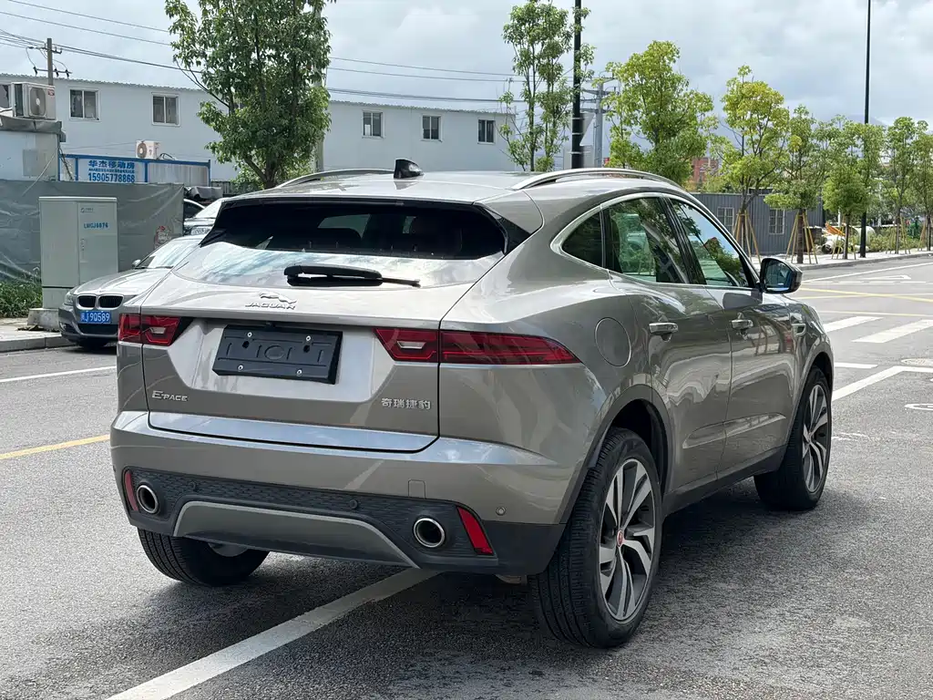 Jaguar E-PACE — фото 4