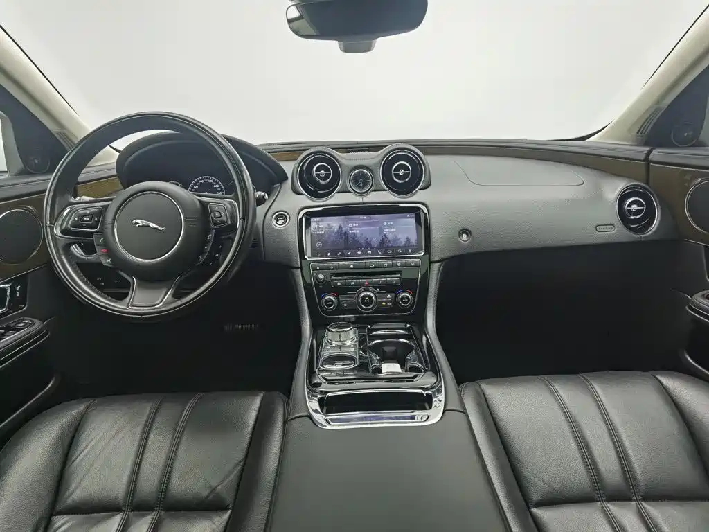 Jaguar XJ — фото 5