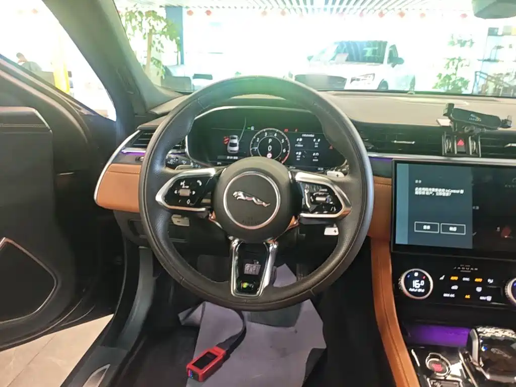 Jaguar XFL — фото 11