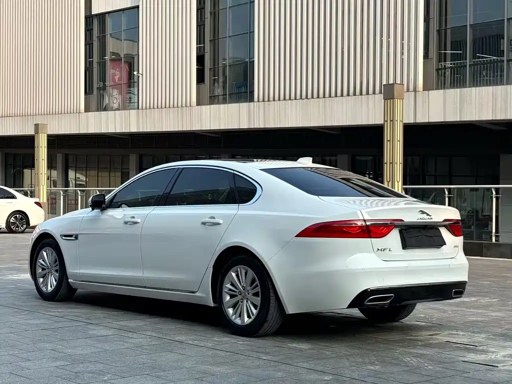 Jaguar XFL — фото 4