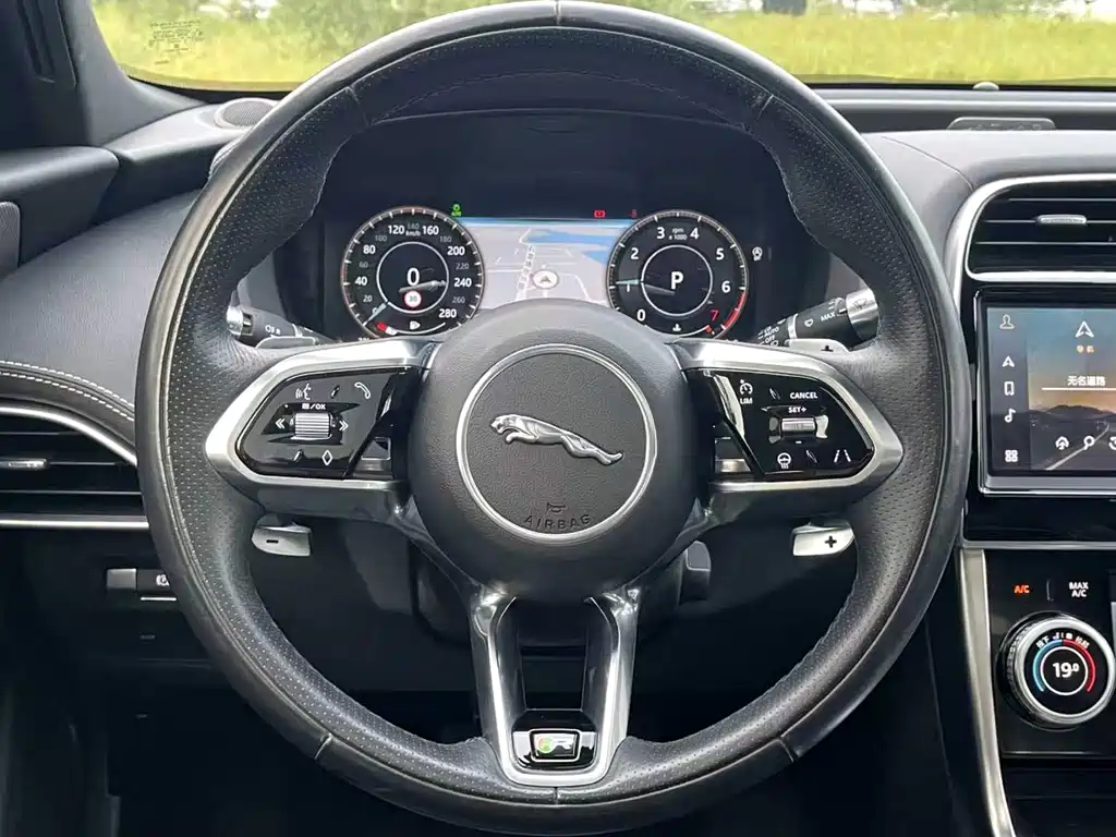 Jaguar XEL — фото 10
