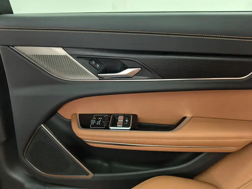 Jaguar XFL — фото 15