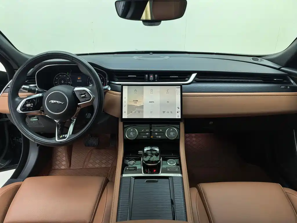 Jaguar XFL — фото 10