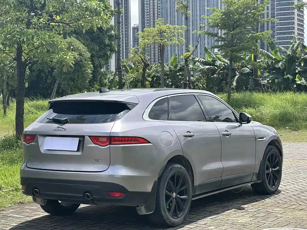 Jaguar F-PACE — фото 9