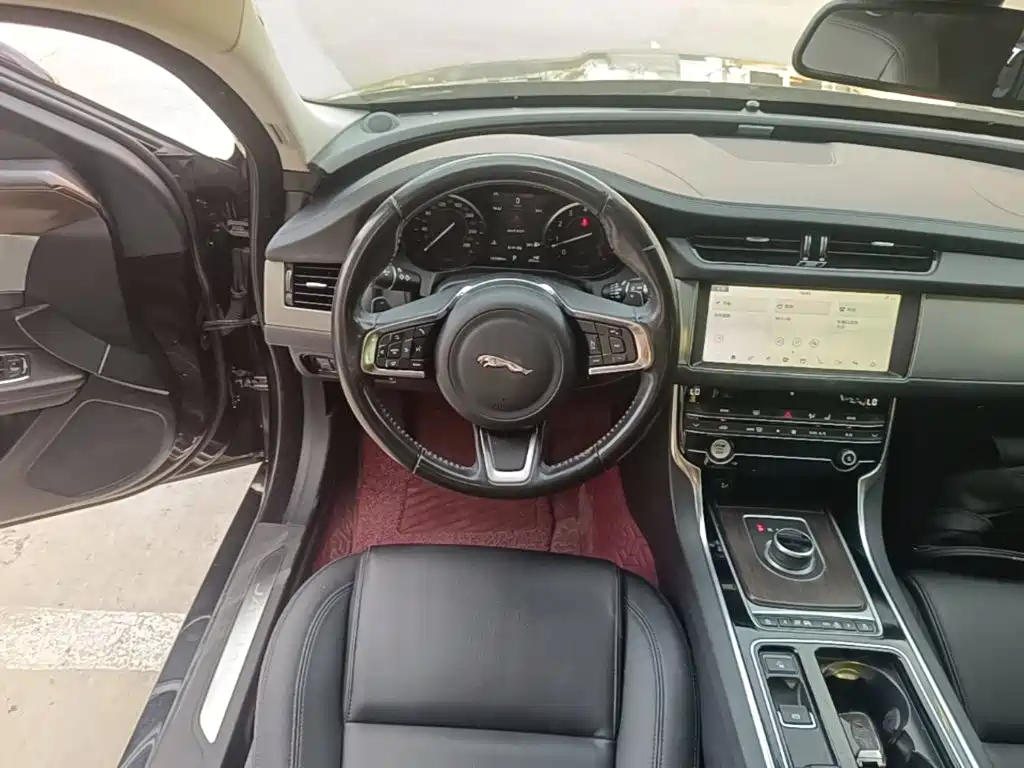 Jaguar XFL — фото 11
