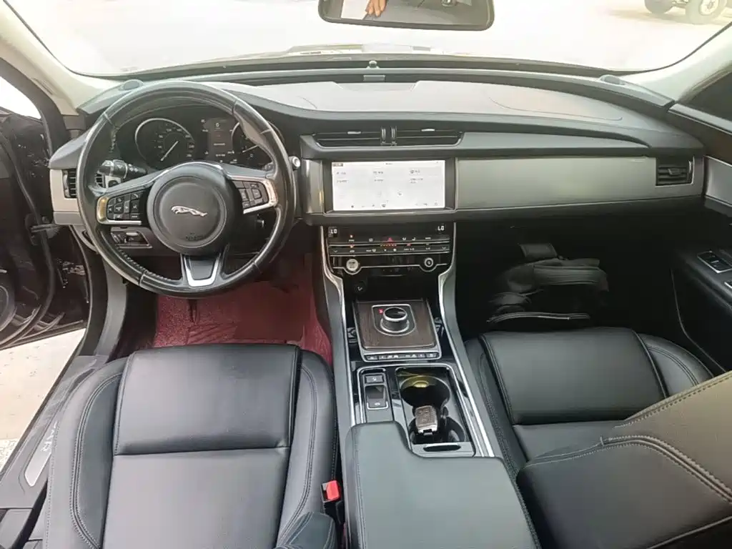 Jaguar XFL — фото 10
