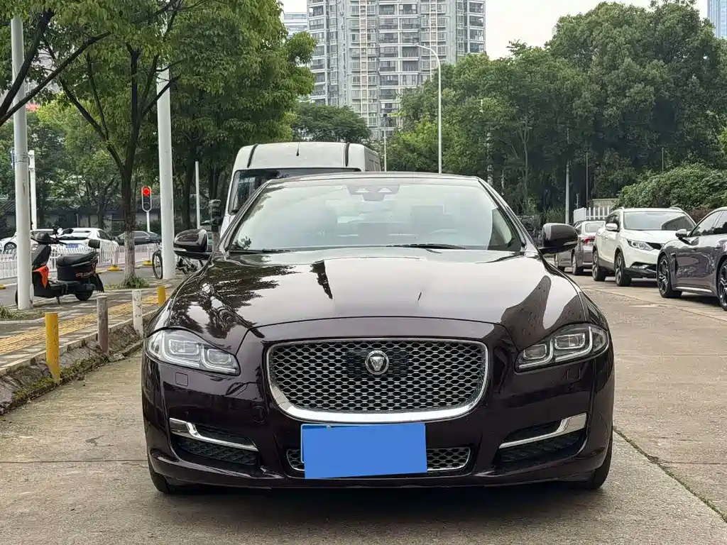 Jaguar XJ — фото 2