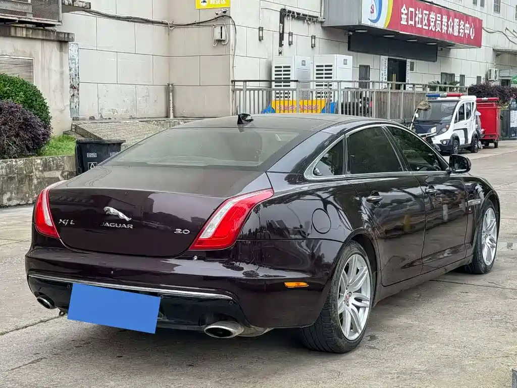 Jaguar XJ — фото 14