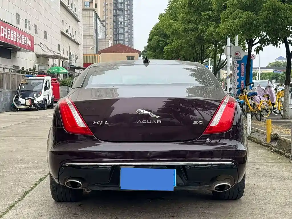 Jaguar XJ — фото 15