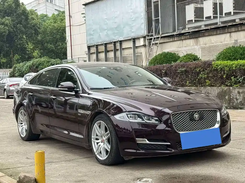 Jaguar XJ — фото 3