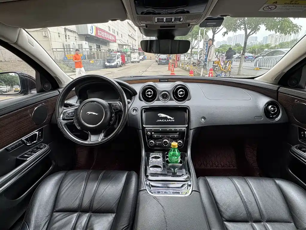 Jaguar XJ — фото 6
