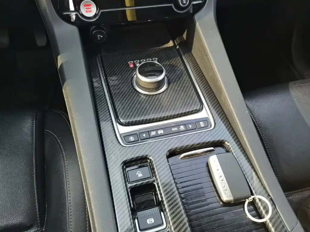 Jaguar F-PACE — фото 14