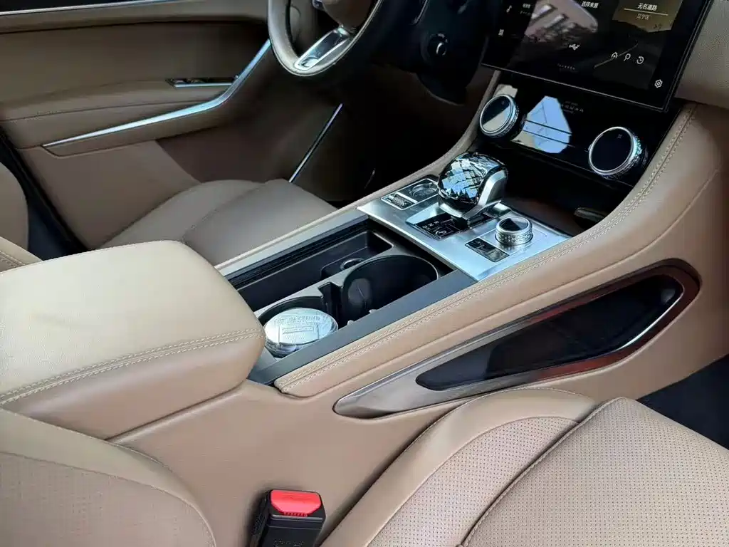 Jaguar F-PACE — фото 11