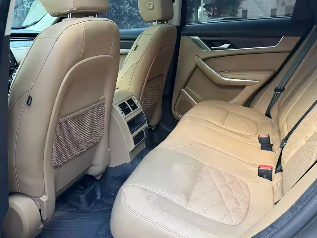Jaguar F-PACE — фото 10