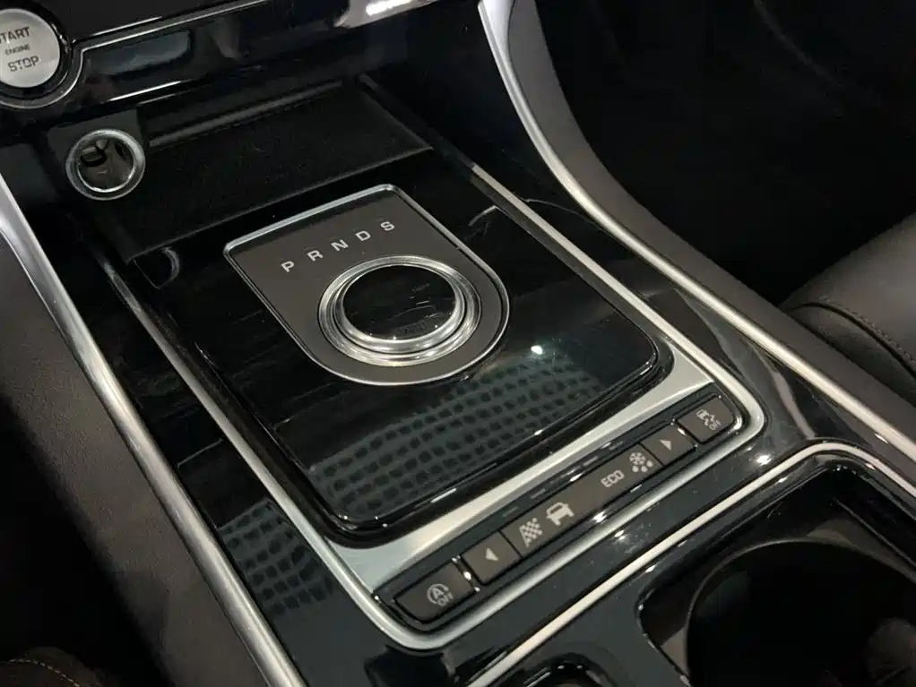 Jaguar XEL — фото 10