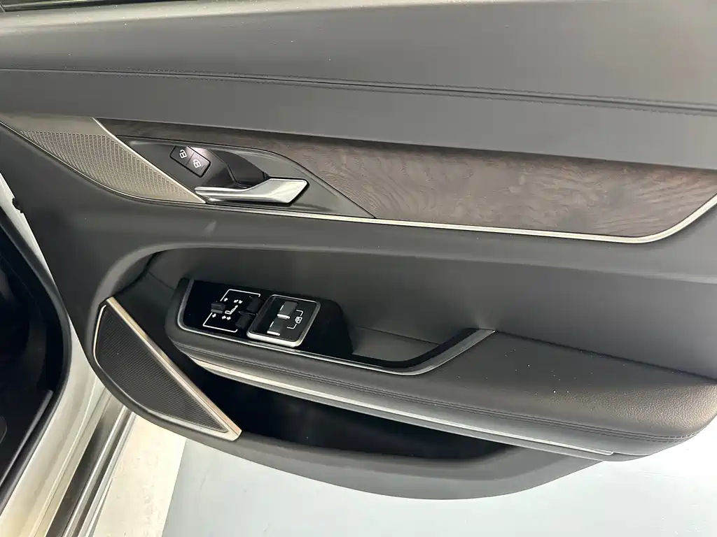 Jaguar XFL — фото 14