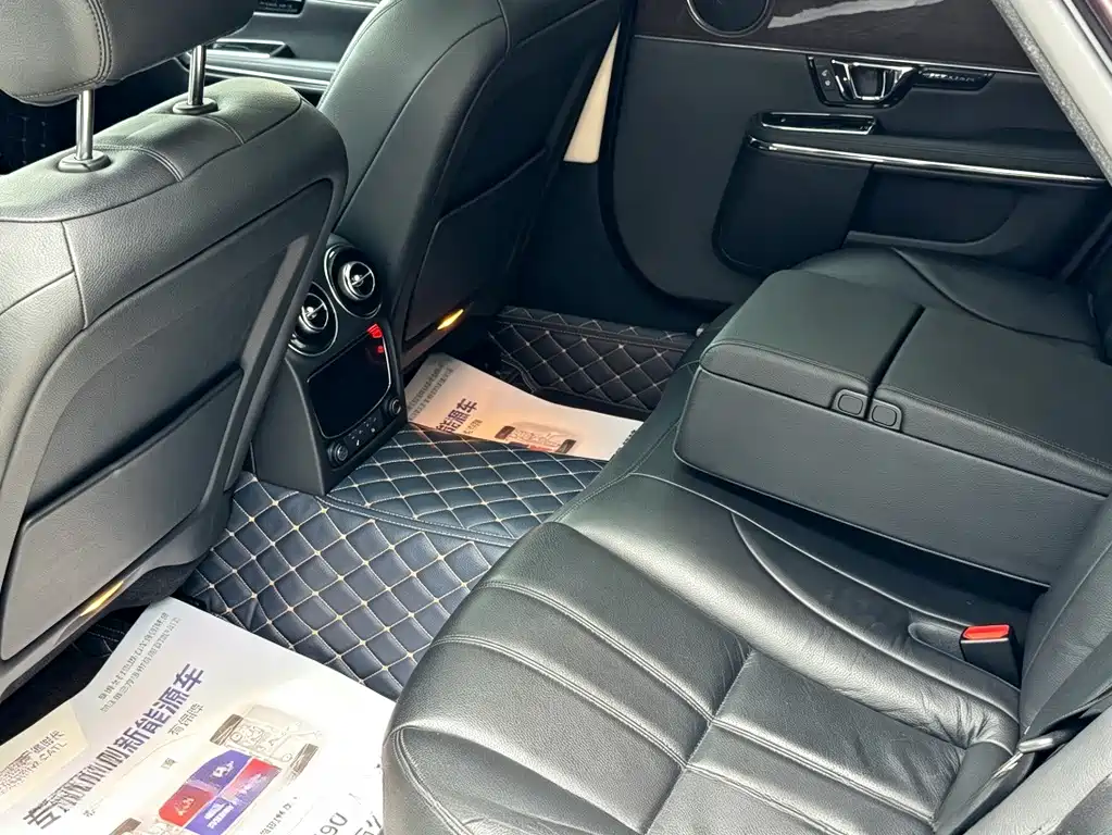 Jaguar XJ — фото 15
