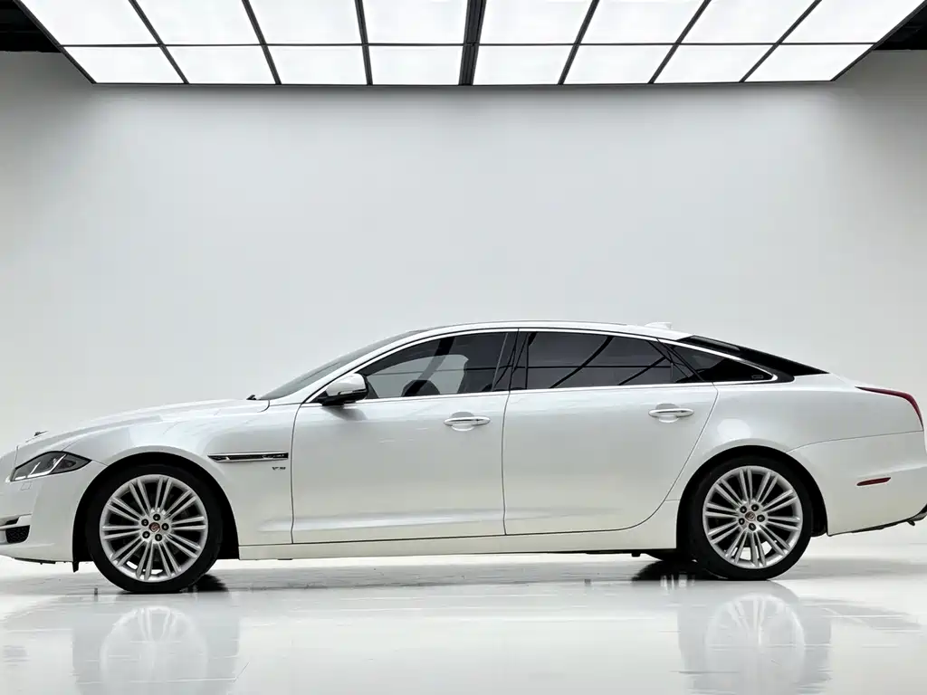 Jaguar XJ — фото 3