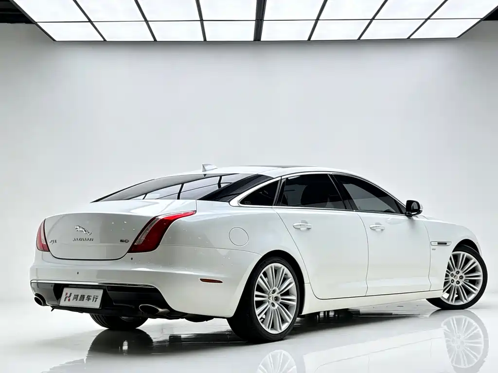 Jaguar XJ — фото 4