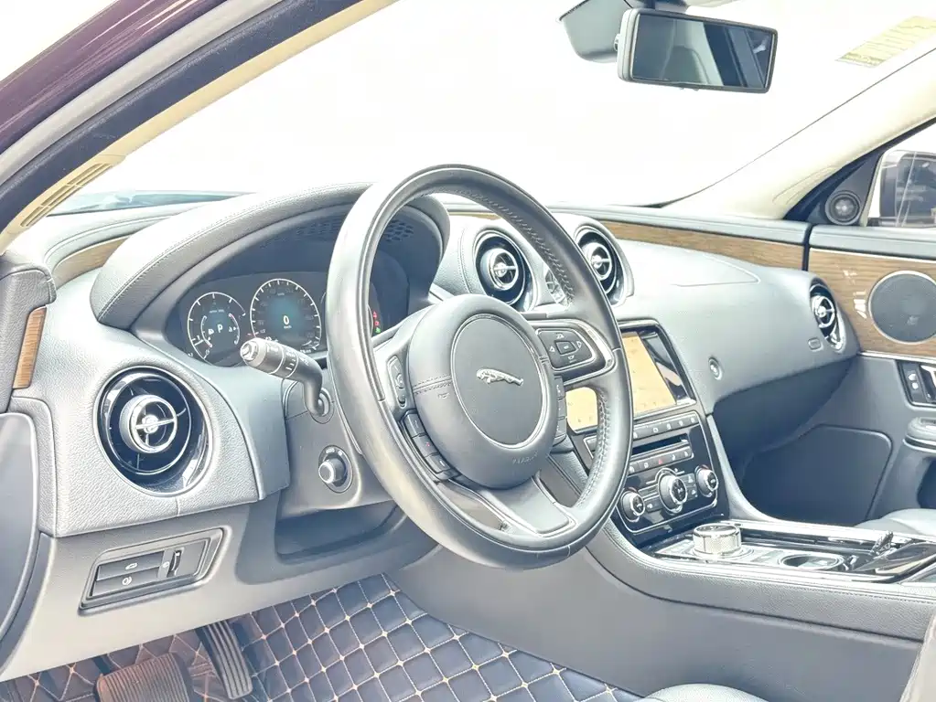 Jaguar XJ — фото 8