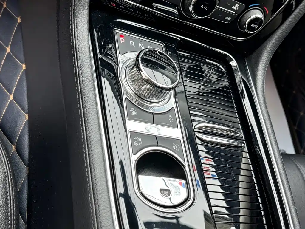 Jaguar XJ — фото 10